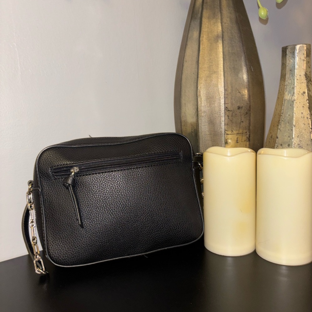 Liz Claiborne "Laura" Mini Crossbody Bag. - Picture 4 of 8